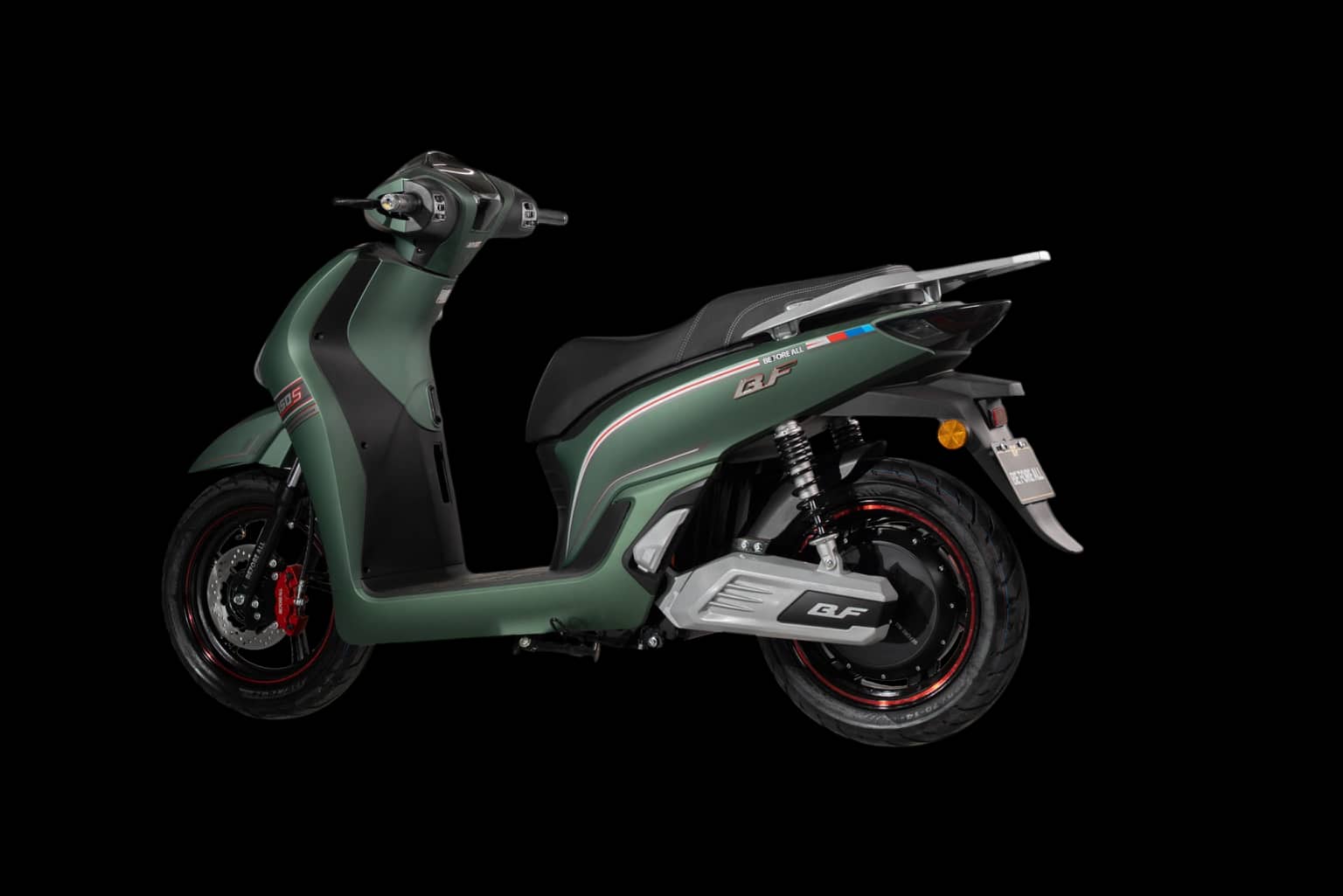 Before All BF150S màu lục bảo mờ chụp studio trên nền đen