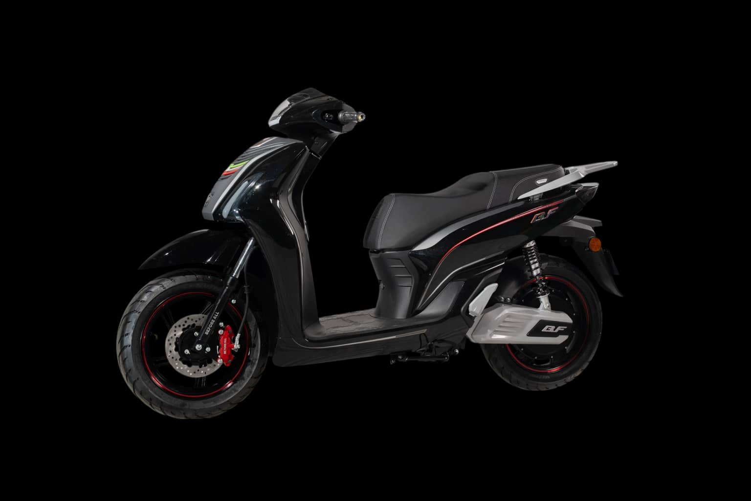 Before All BF26 màu đen bóng chụp studio, nhìn chéo phía trước